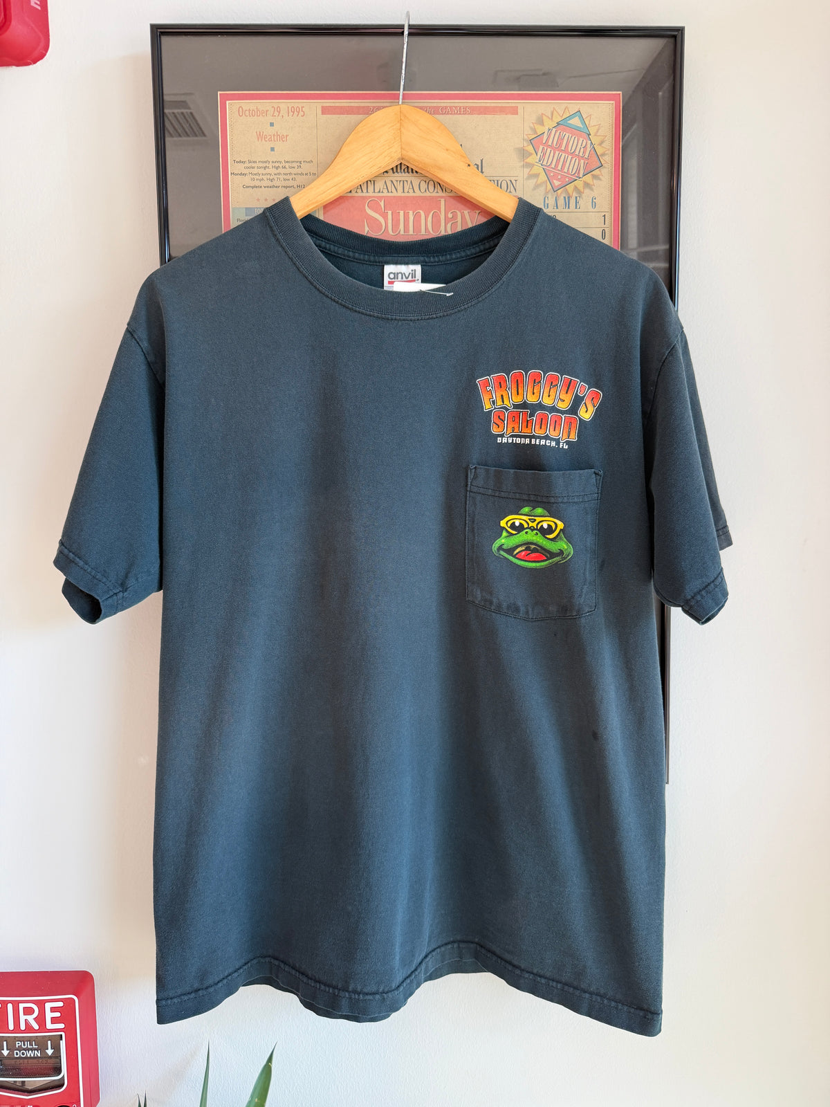 VINTAGE 1990S FROGGY SALOON TASTE LIKE CHICKEN FUNNY SEX SHIRT