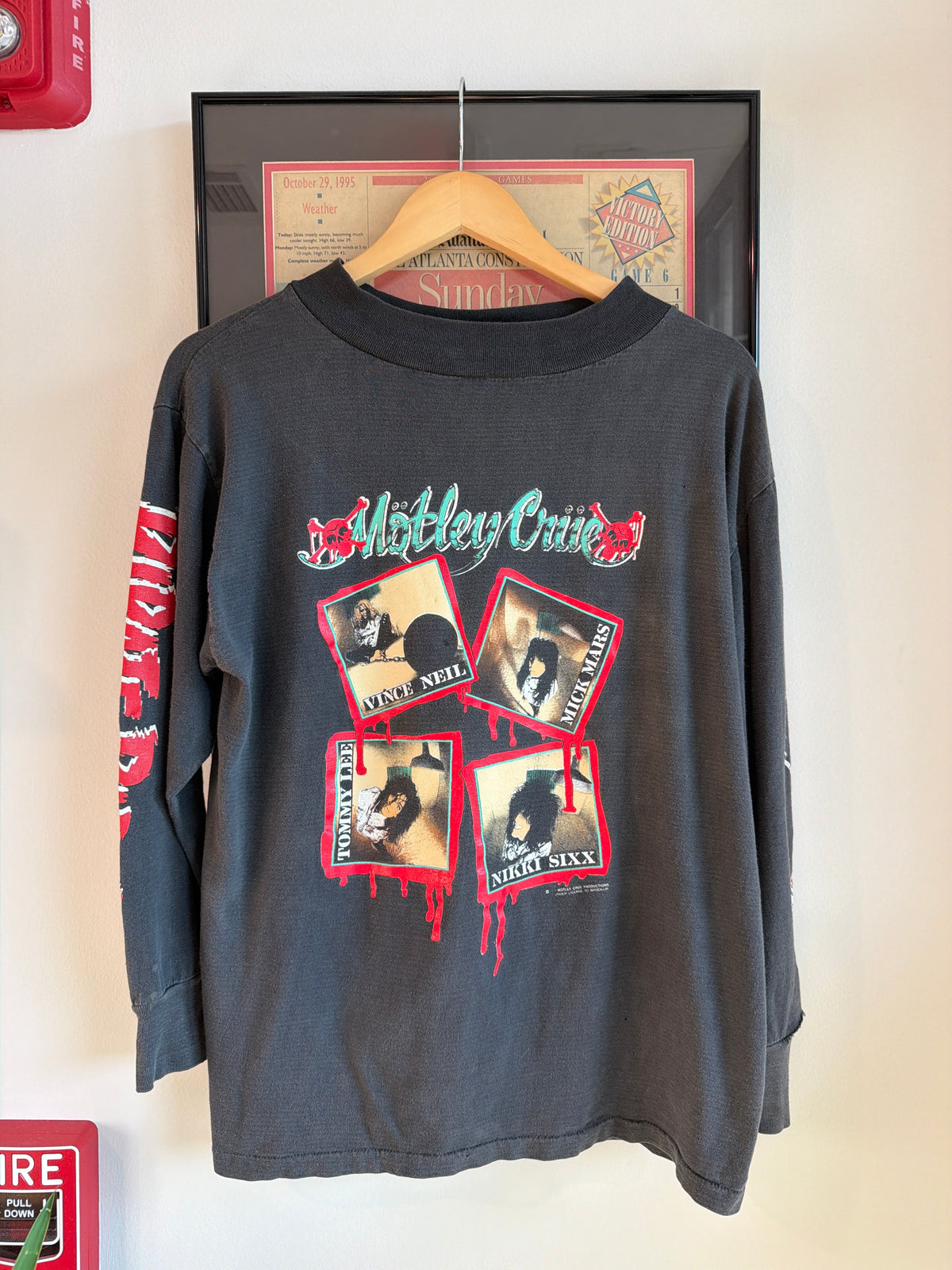 VINTAGE 1990S MOTLEY CRUE LONG SLEEVE HIT BAND SHIRT