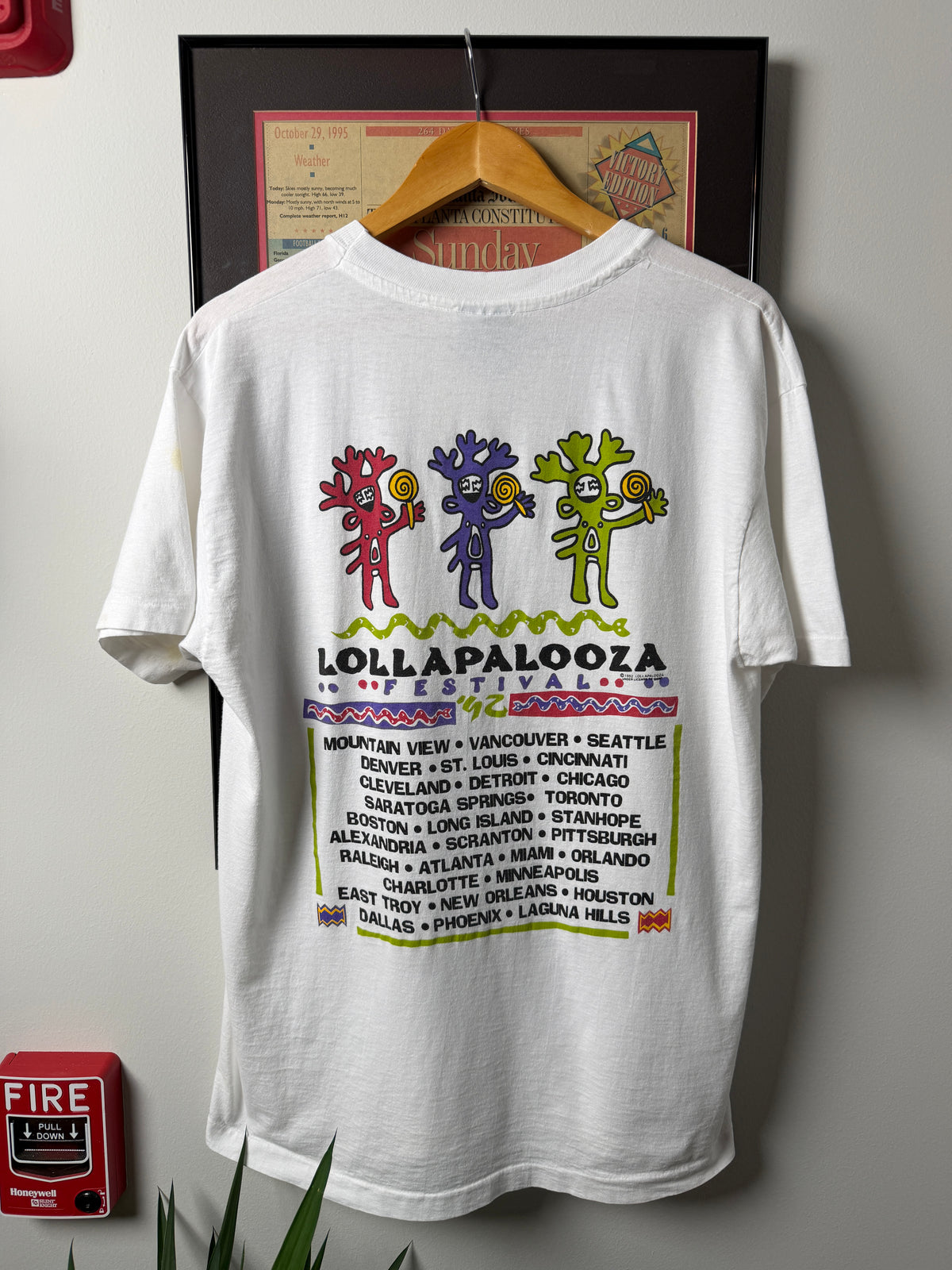 VINTAGE 1992 LOLLAPALOOZA MUSIC FESTIVAL BAND SHIRT