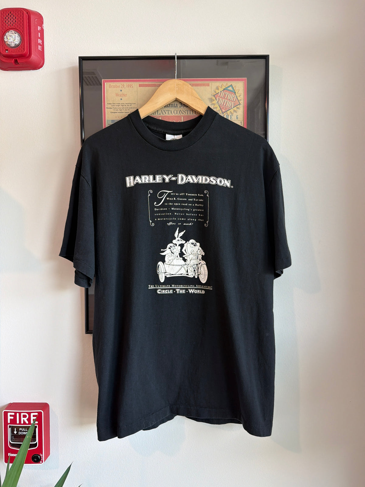 VINTAGE 1990S HARLEY DAVIDSON LOONEY TUNES SHIRT