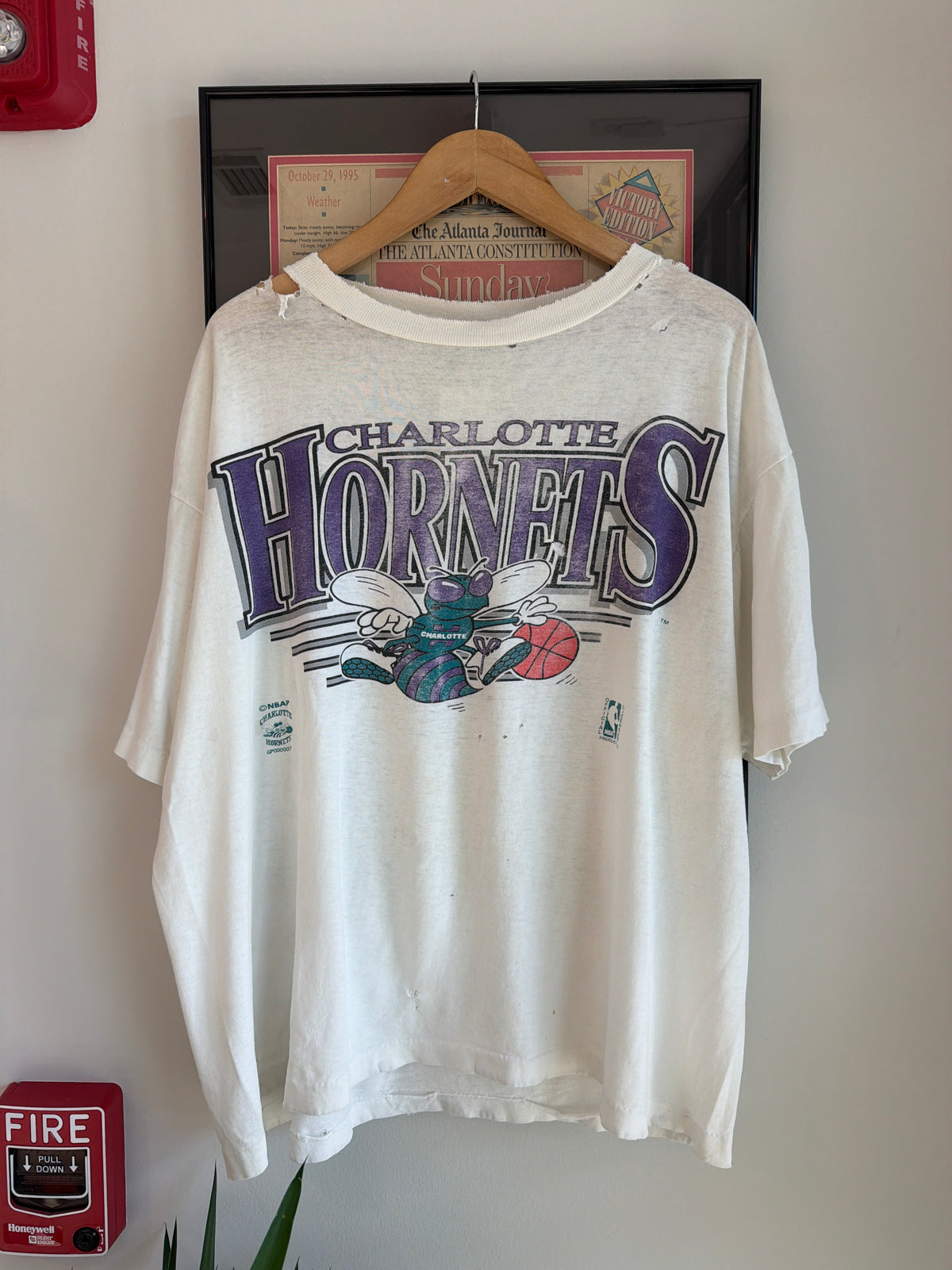 VINTAGE 1990S THRASHED AND DISTRESSED CHARLOTTE HORNETS SHIRT