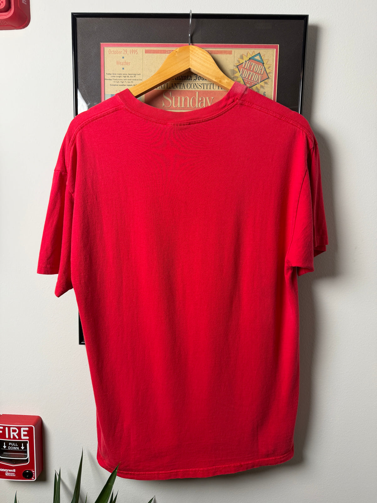 VINTAGE FADED 2002 WEEZER BAND SHIRT