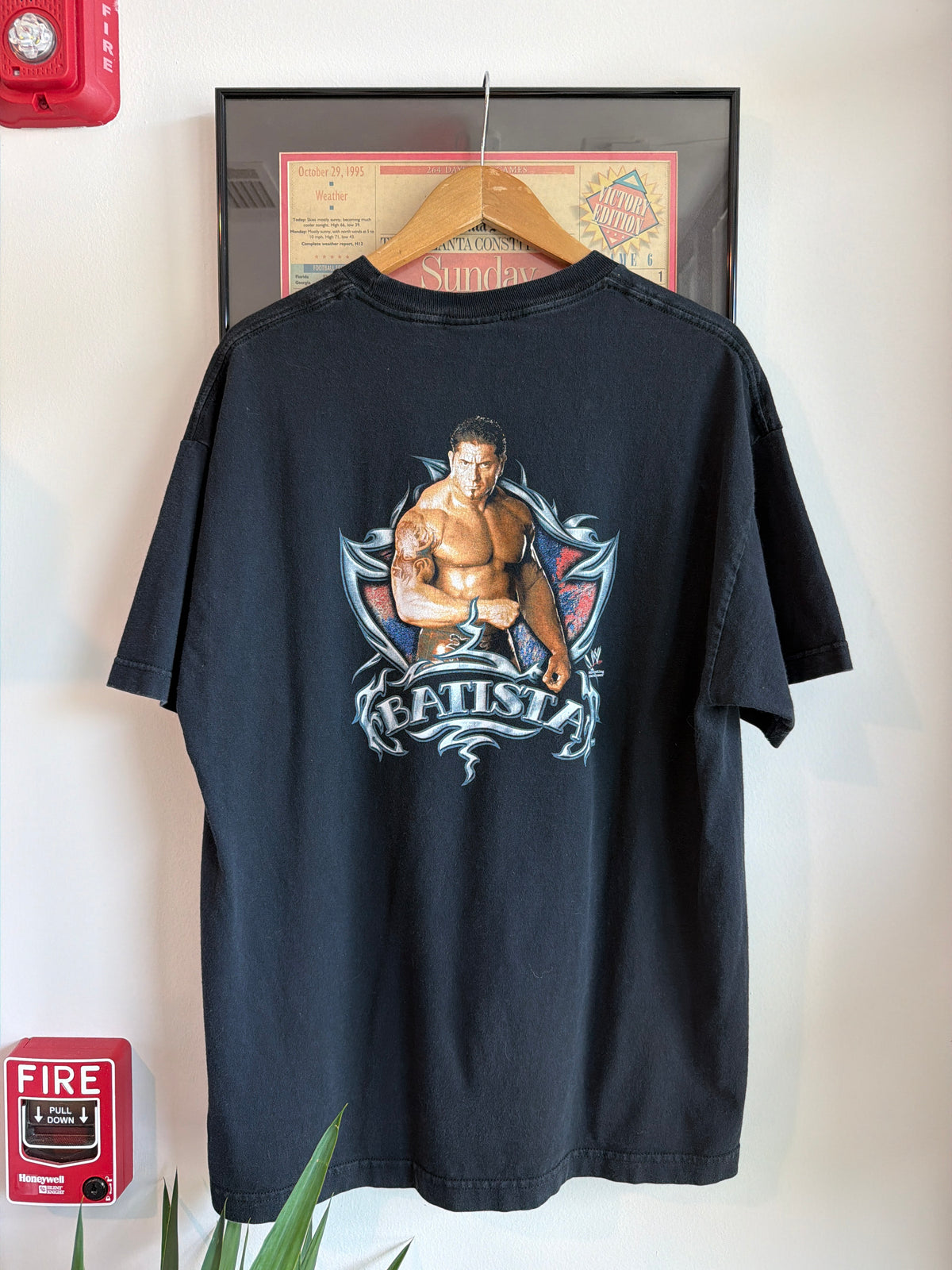 VINTAGE 2004 BATISTA THE ANIMAL WWE WRESTLING SHIRT