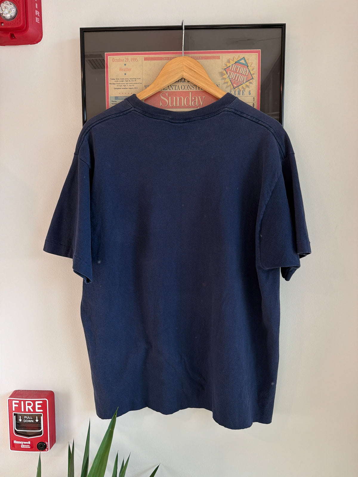VINTAGE DISTRESSED 1997 ATLANTA BRAVES MLB SPELLOUT SHIRT