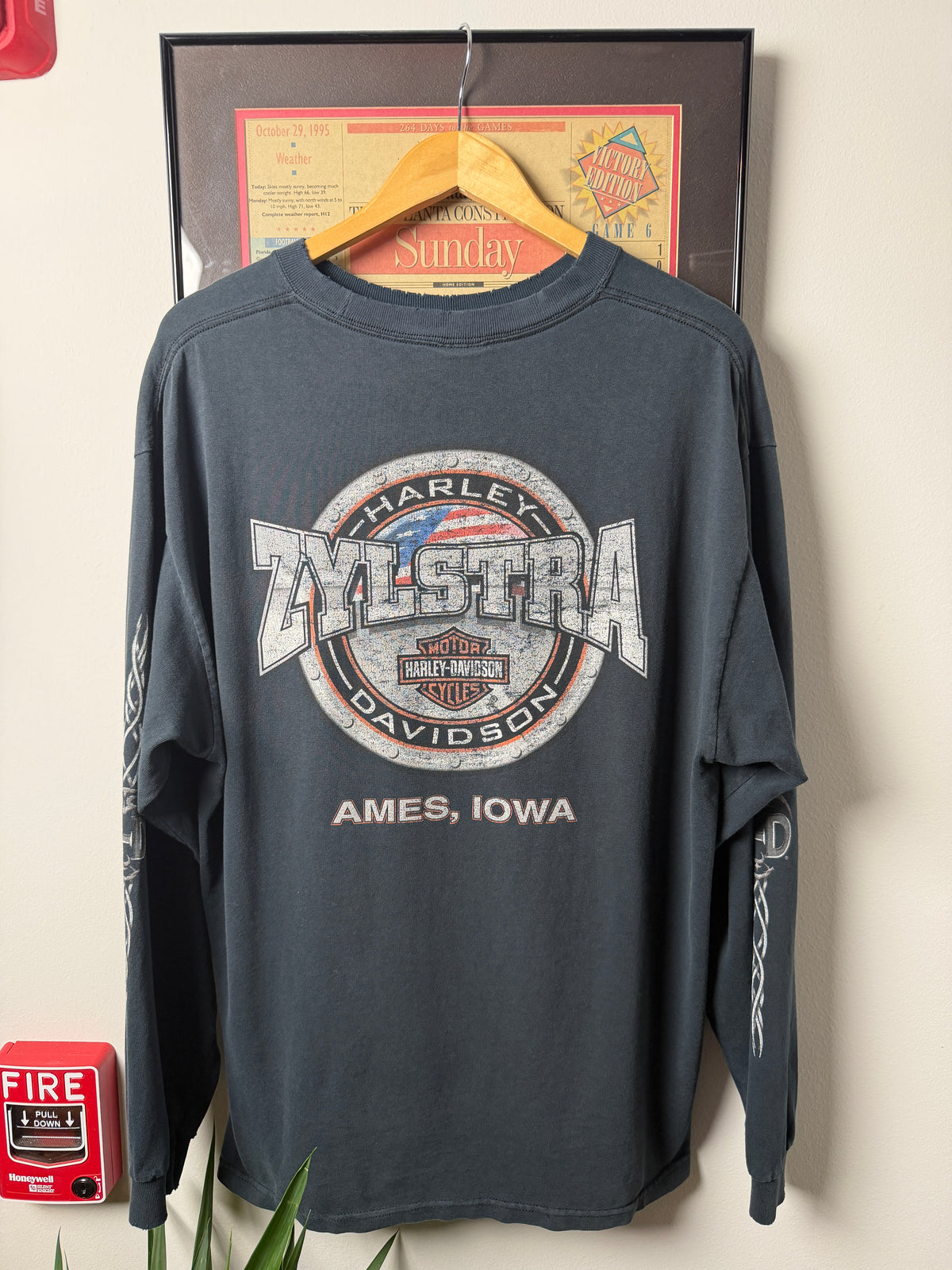 VINTAGE 2001 HARLEY DAVIDSON LONG SLEEVE HIT SHIRT