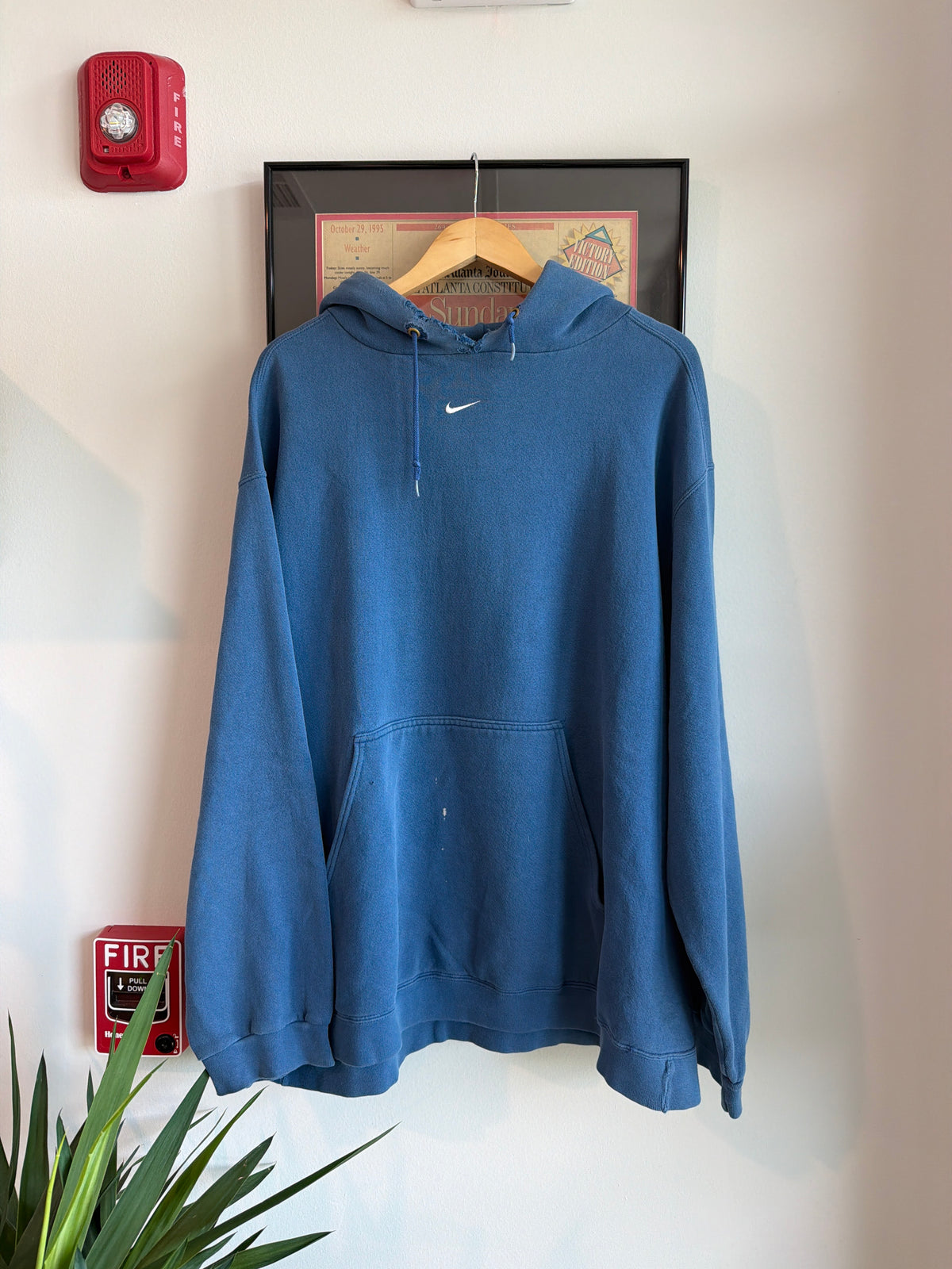 VINTAGE DISTRESSED 1990S NIKE BLUE CENTER SWOOSH HOODIE