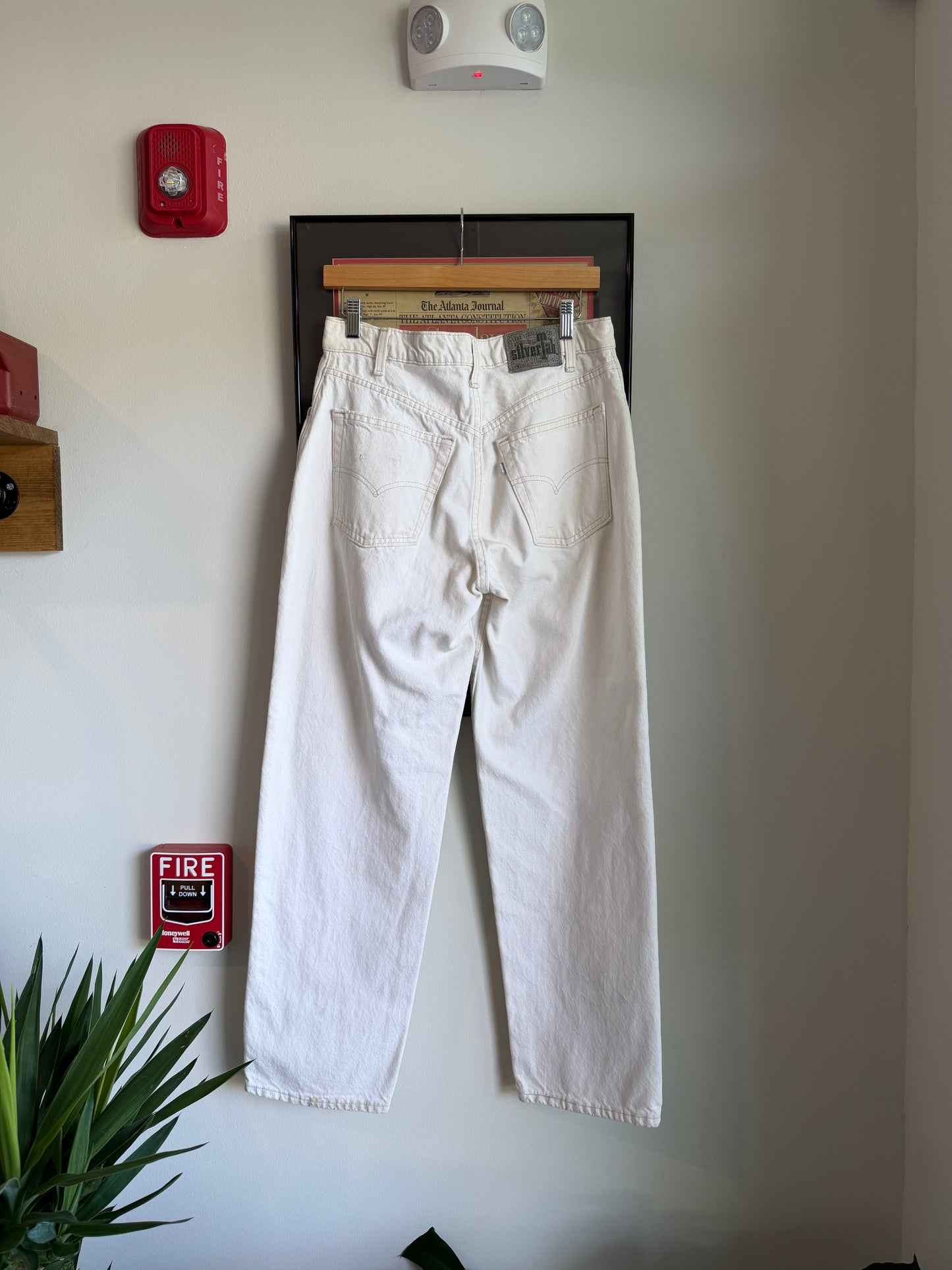 VINTAGE 1990S LEVI'S SILVERTAB LOOSE FIT WHITE JEANS